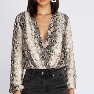 NEW WITHOUT TAGS Windsor Black and Cream Snakeskin Bodysuit Blouse